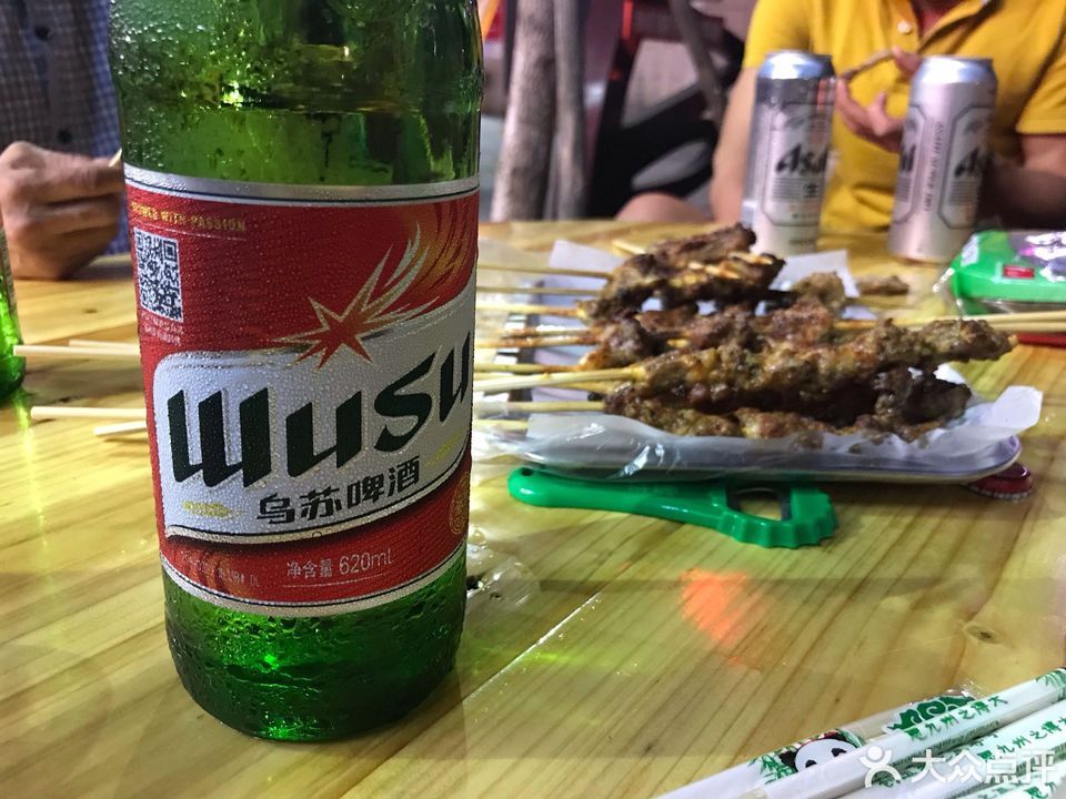 乌苏啤酒图片