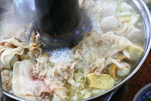 酸菜白肉锅图片