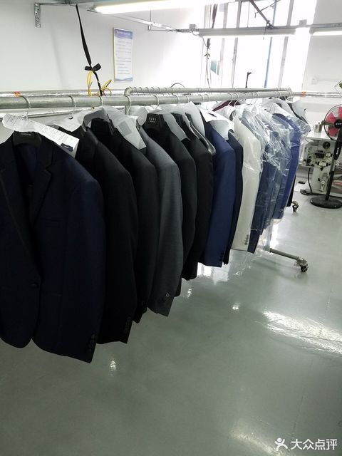            深圳龙羽西服定制工厂