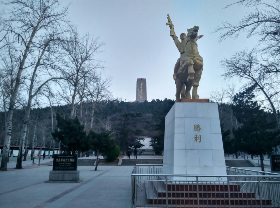 英雄山革命烈士陵园图片