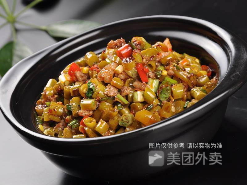 酸豆角肉沫煲仔饭图片