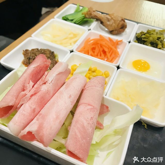 推荐菜:过桥缘·鸡汤米线(万虹广场店)位于济南市历城区工业北路60号