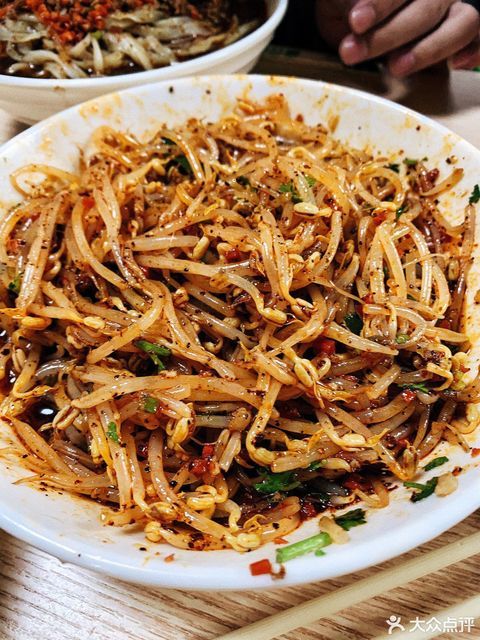 招牌麻辣豆芽图片