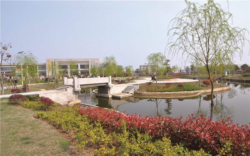 武汉经济技术开发区黄陵中学