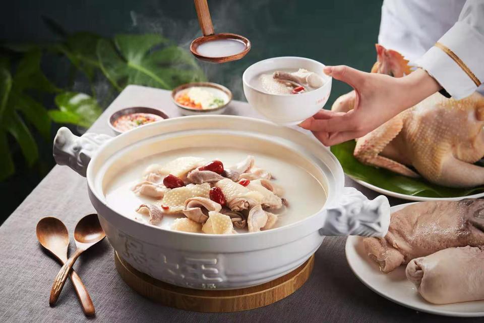 煲大王老砂锅猪肚鸡椰子鸡