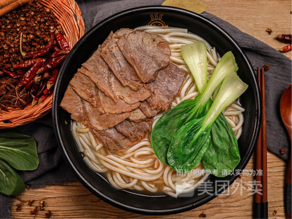 牛腩米线图片