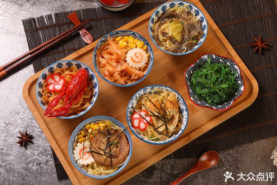 一口拉面定食套餐图片