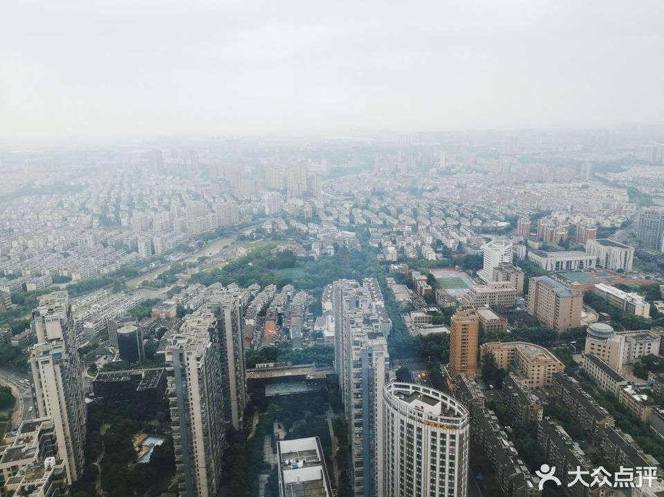 东吴观光茶楼位于湖州市连家巷路东吴国际广场龙玺大厦观光60层推荐菜