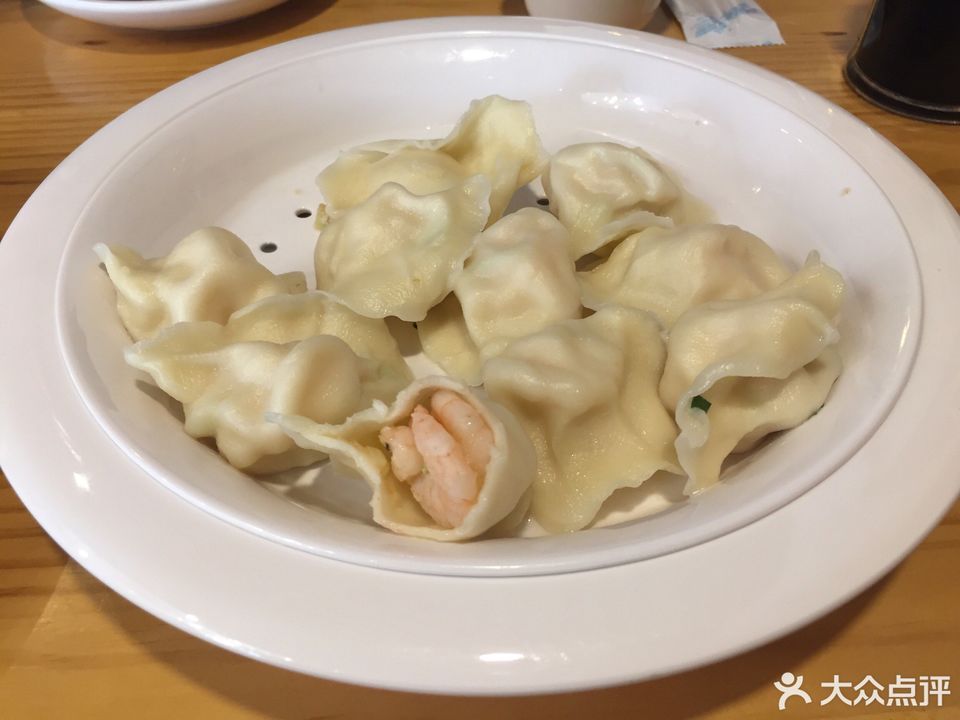 豬肉芹菜煎餃素三鮮水餃推薦菜:實在餃子樓(新華聯雅園店)位於