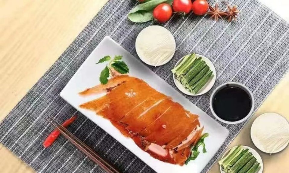 北京烤鸭片皮面皮推荐菜:北京一绝烤鸭位于重庆市南岸区金紫街8号附10