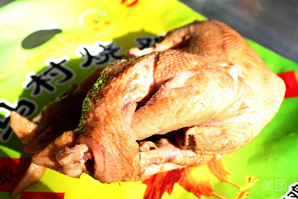 推荐菜:马村烧鸡烤鸭(焦西店)位于焦作市解放区南通路与建设路交叉口