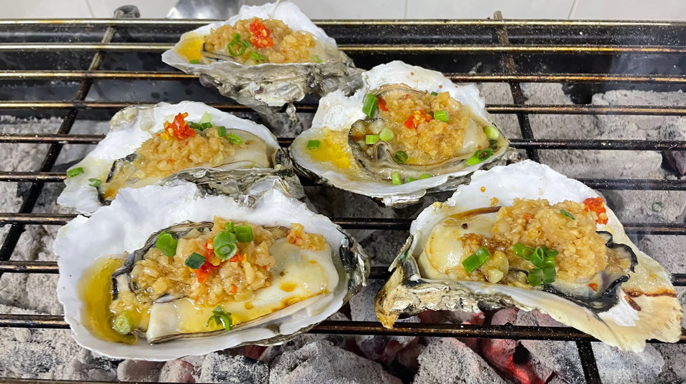 蒜蓉烤湛江大生蚝图片