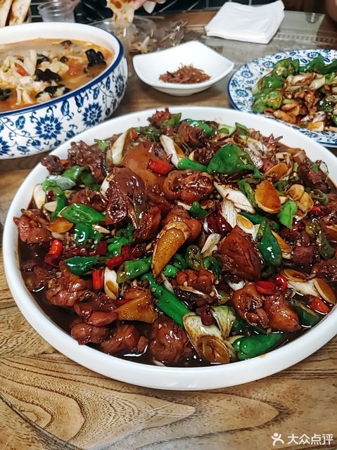 推荐菜:高伟炒鸡位于临沂市兰山区滨河阳光(兰陵路)