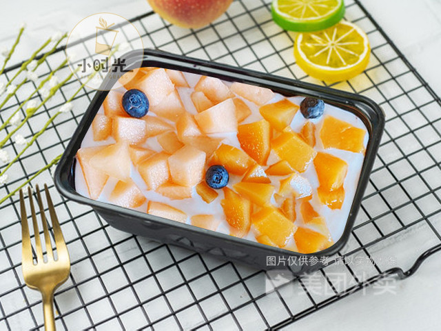 哈密瓜黄桃水果酸奶捞图片