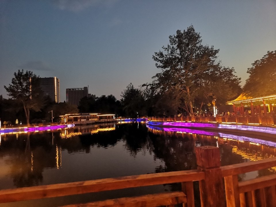 青山公園位於石嘴山市大武口區賀蘭山北路121號推薦菜:分類:景點公園