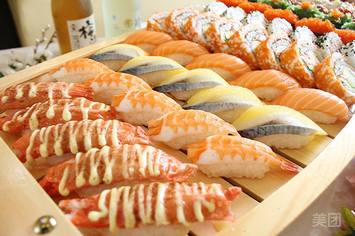 酱油漆三文鱼寿司图片