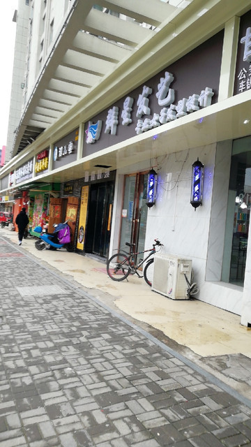 怎么走,在哪,在哪里,在哪儿):南昌市青山湖区老蓝天学院京东香港街54