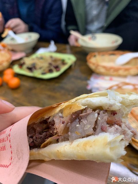 推荐菜:崔记驴肉火烧位于太原市杏花岭区程家村小区82号