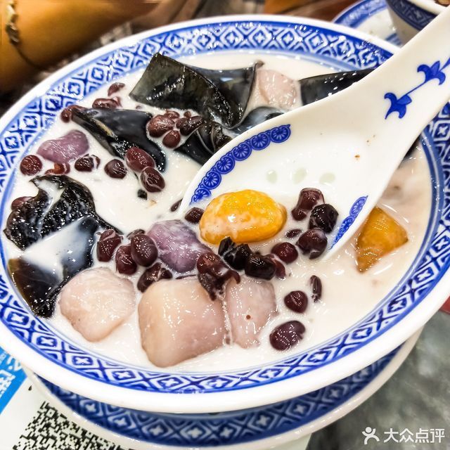 满杯芋圆烧仙草图片