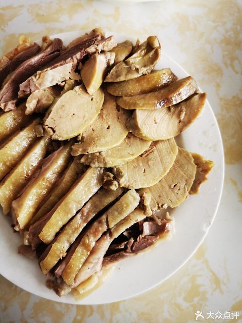 推荐菜:阿军填鸭位于漳州市漳浦县得仙路得仙饭店斜对面