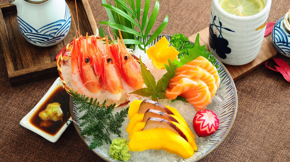 三色刺身拼盘图片