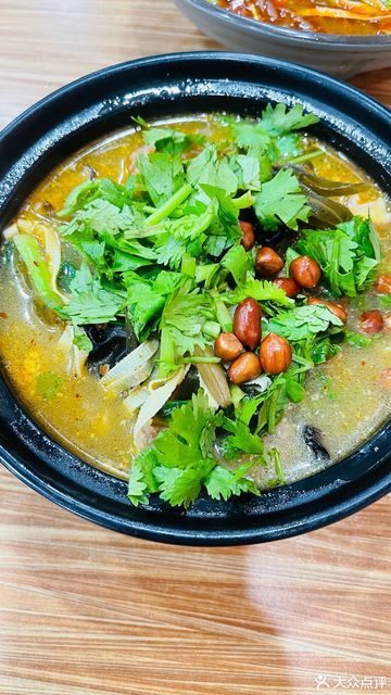 酥肉莲夹砂锅图片