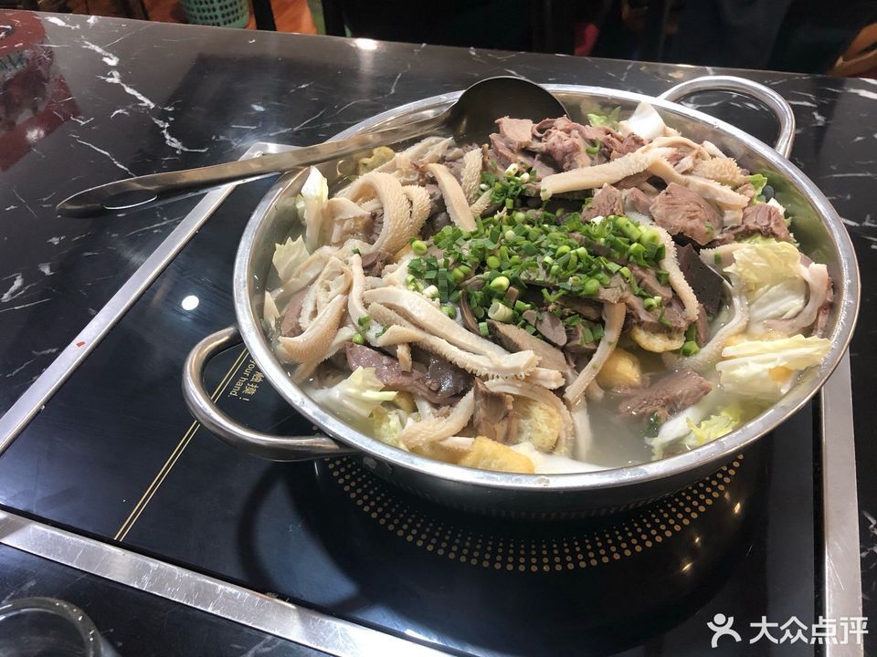 羊肚炒大蒜羊肉锅仔推荐菜:和平藏书羊肉园区老店位于苏州市苏州工业