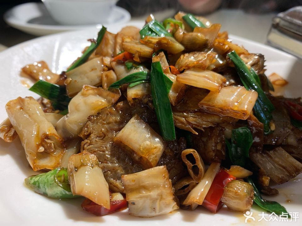 白辣椒炒捆鸡图片