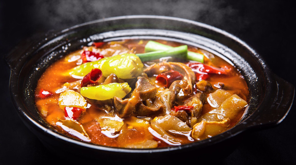 酸辣鸡杂砂锅图片