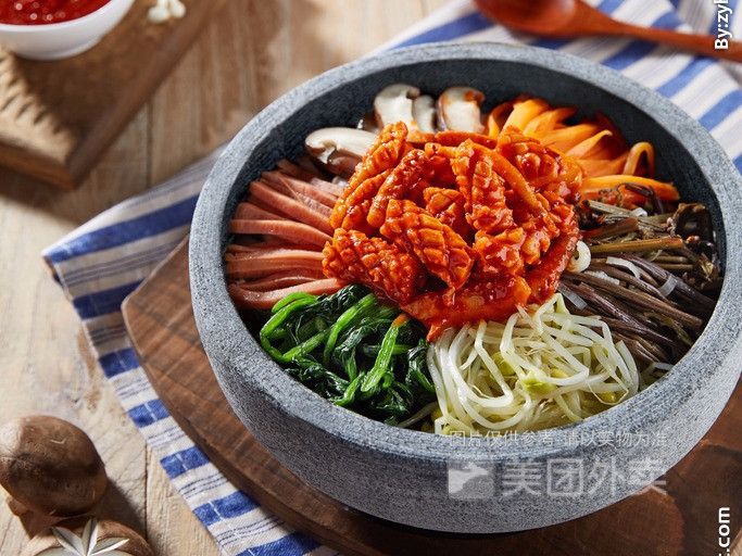 鱿鱼石锅拌饭图片