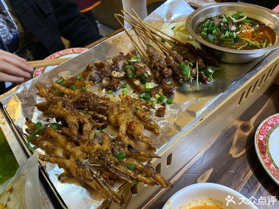 云南建水鸡脚王烧烤