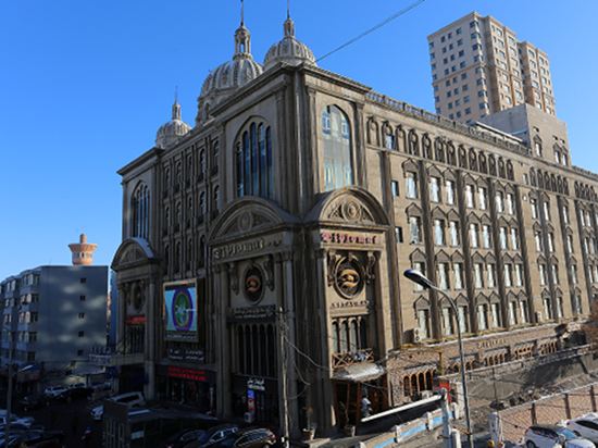 在哪儿):乌鲁木齐市天山区中山路213号如家快捷酒店(乌鲁木齐中山路店