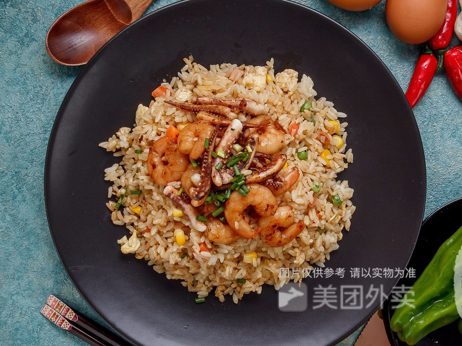 铁板虾仁鱿鱼炒饭图片