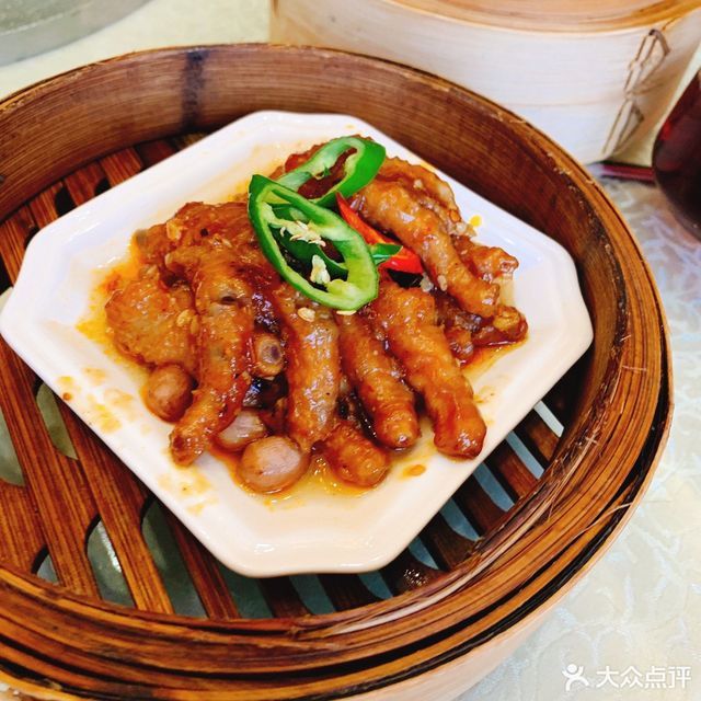 秘制盐焗鹅推荐菜:龙悦湾酒家(桥西路店)位于佛山市顺德区容桂桥西路2