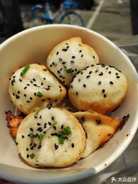 推荐菜:胡记吴江路生煎(德平路店)位于上海市浦东新区德平路1149号