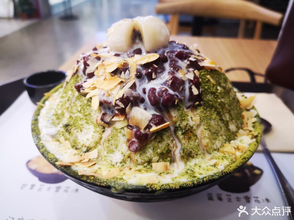 抹茶红豆雪花冰图片