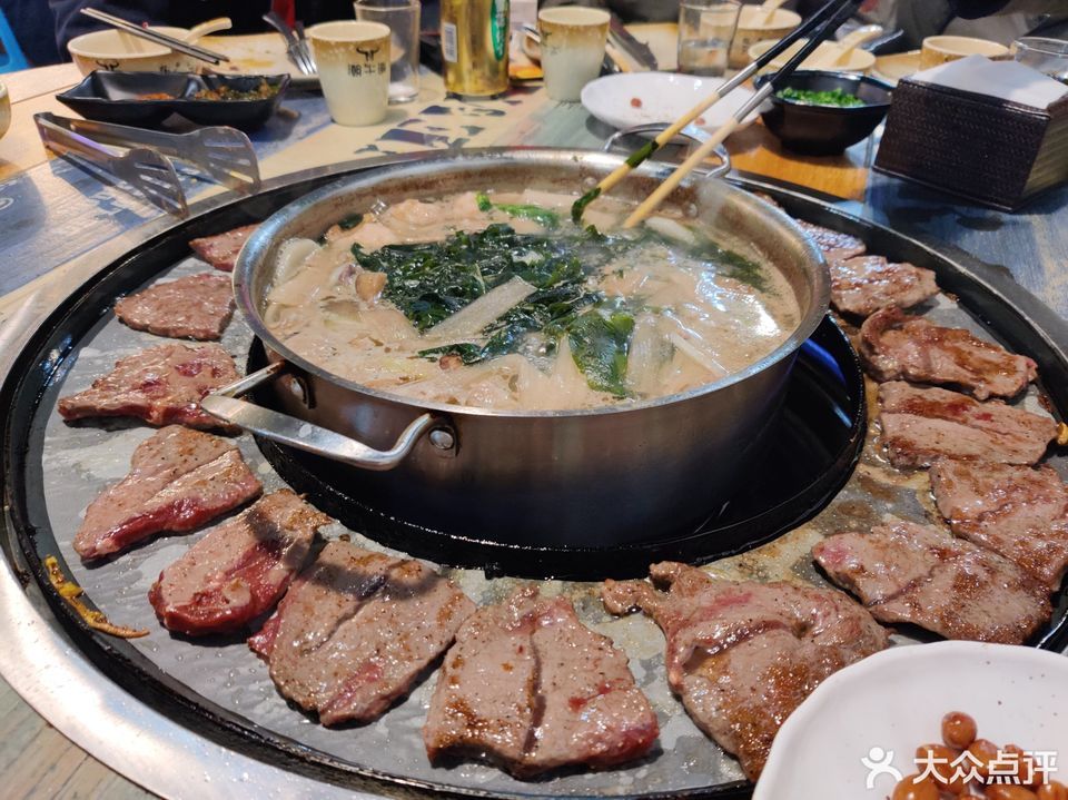 潮牛道养生汤锅英国小镇店