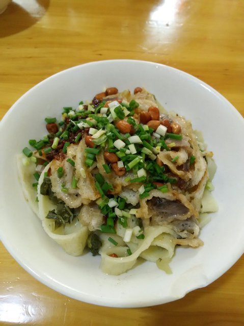 酥肉绿豆粉图片