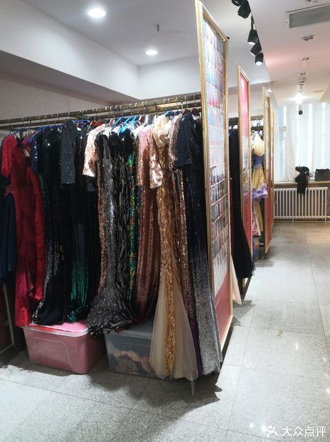                  大华歌舞服装店
