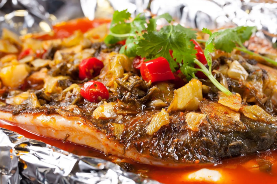 香辣风味纸包鱼图片