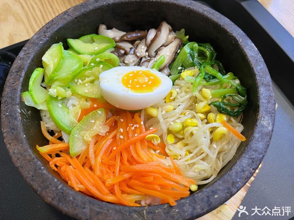 素什锦石锅拌饭图片