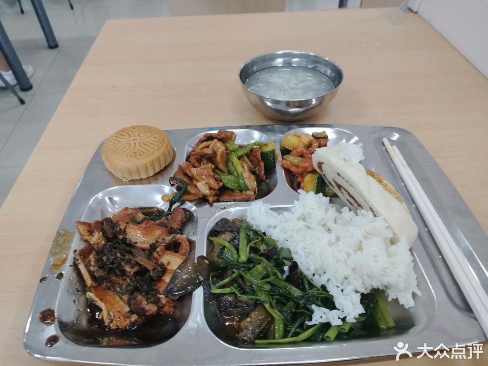 路与东五路交汇处附近东推荐菜:豆浆豆腐脑分类:餐饮;食堂;餐馆;快餐