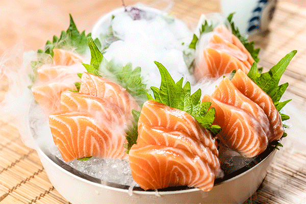 厚切深海三文鱼刺身图片