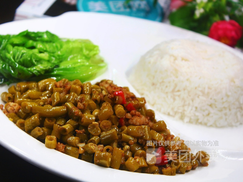 推荐菜:有滋有味中式快餐位于赣州市南康区东门南路5号