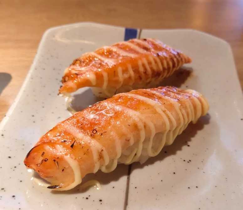 炙烧北海道蟹棒寿司图片
