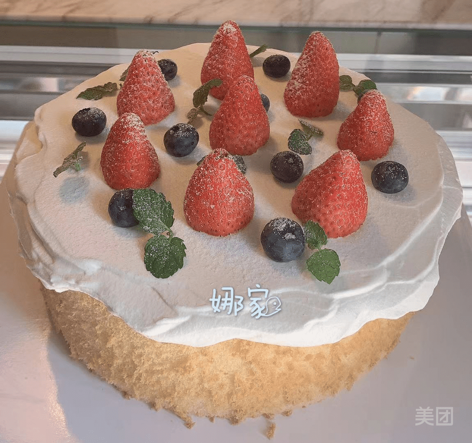 店长推荐草莓裸胚蛋糕图片