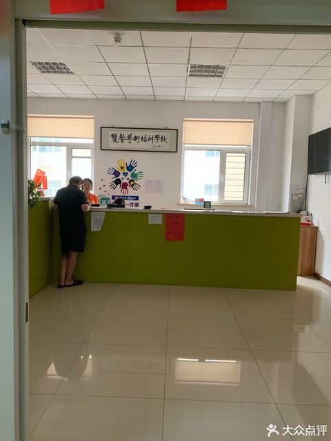 路与柳东道交叉路口北侧(柳滩装饰城南侧)天津市北门职业培训学校电话