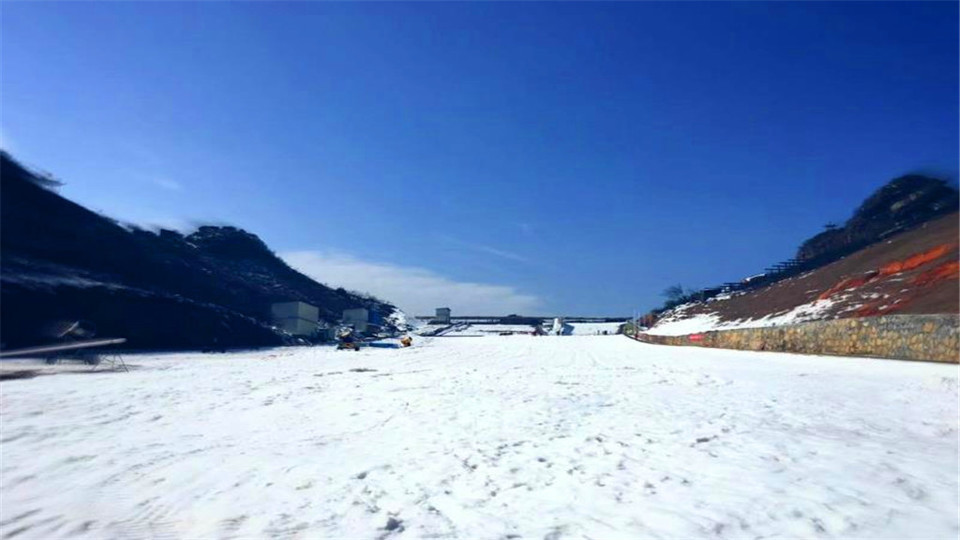 五蓋山野外滑雪場