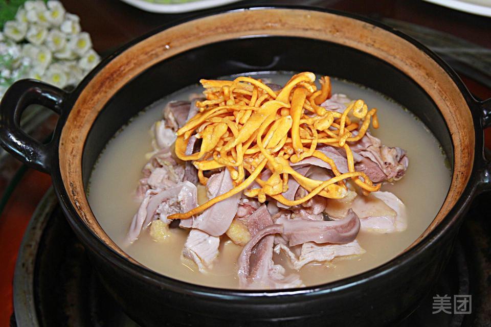 野生虫草花猪肚鸡图片