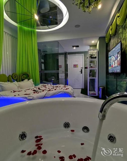 芒市泊恋主题酒店